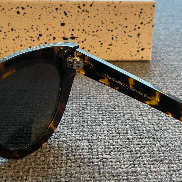 Monokel Neko Havana Sunglasses - Green Lens - Picture 5 of 9